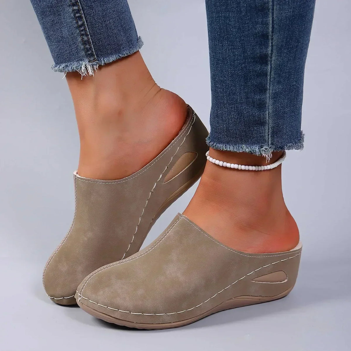 Susan | Closed Back Clogs